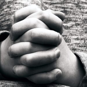 Como Ensinar as Crianças a Orar Efetivamente: Guia Prático e Bíblico
